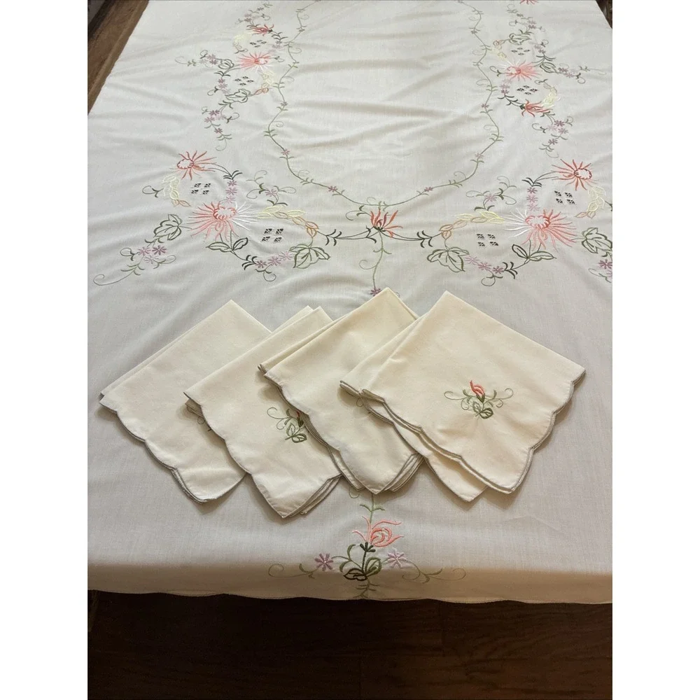 VTG Embroidered Tablecloth & 8 Napkins Cream  Cotton 64x80
